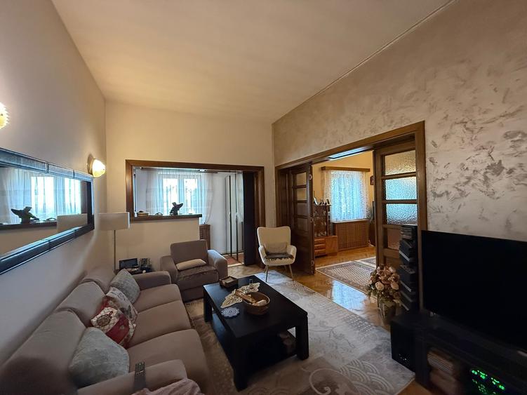 Apartament 4 camere,decomandat,etaj 1,zona Inspectoratul Scolar - 1