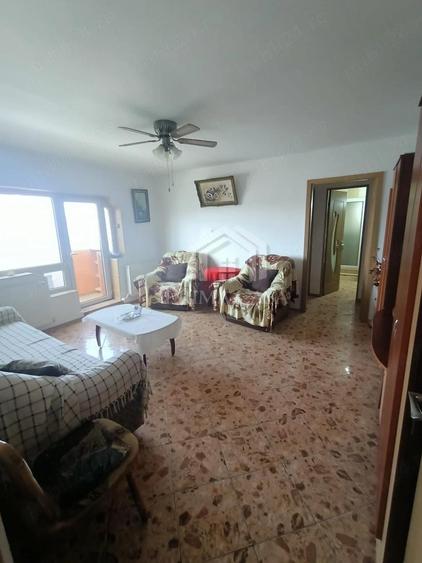 Apartament cu 3 camere zona Pod etaj 2 din 4 confort 1 cu imbunatatiri Pret: 62.000 Num - 2