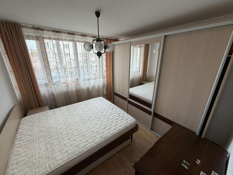Inchiriez apartament 2 camere Decebal etaj 1 - 3