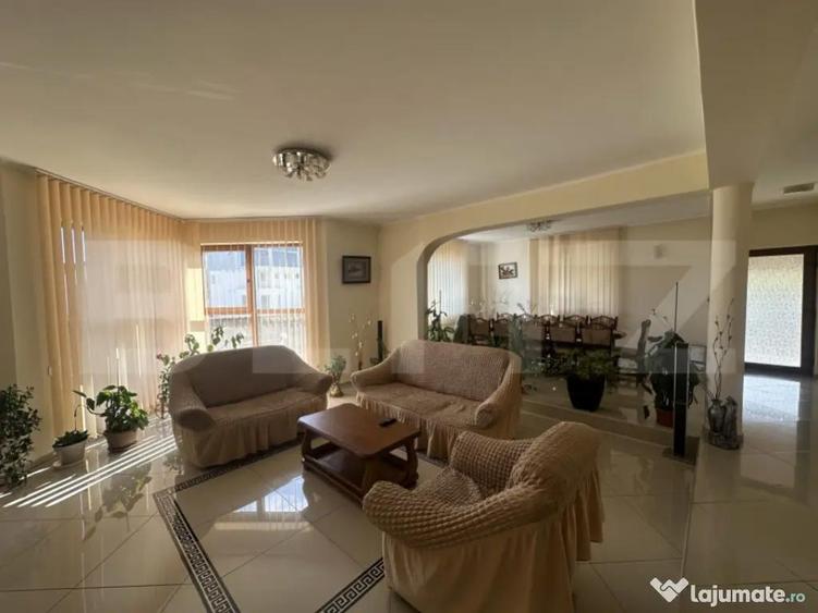 Casa spa?ioasa cu etaj, teren generos ?i livada, Zona P - 4