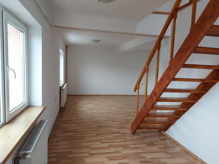 Ap 3 cam. in Gavana 3 in sup de 96 mp, 814 E/mp, an 2008 la pret 78 100 euro . - 9