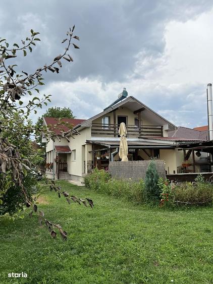 Casa cu 4 camere, teren de 1600mp - 1
