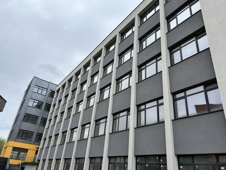 Cladire de vanzare D+P+4 cu 4670mp utili si curte 3650mp la 1280euro/mp - 5