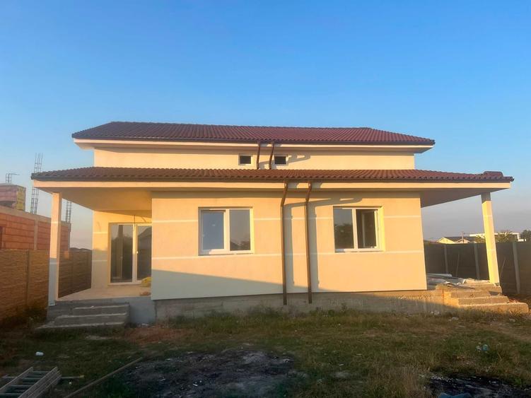 Casă cu 4 camere în Moșnița Veche