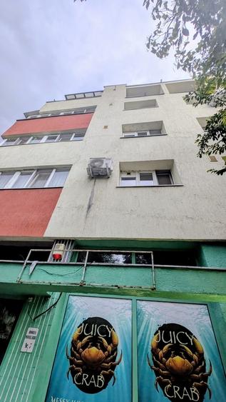 Apartament cu 5 camere decomandat în Est