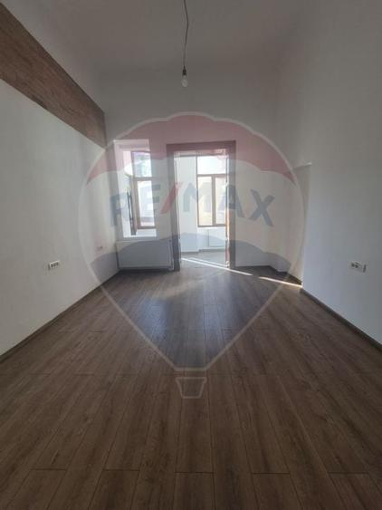 Spatiul pretabil  pentru o gama variata de activitati - 10