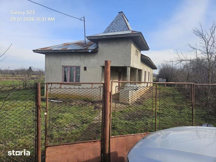 Casa cu 3 camere in zona rurala, acces asfaltat - 1