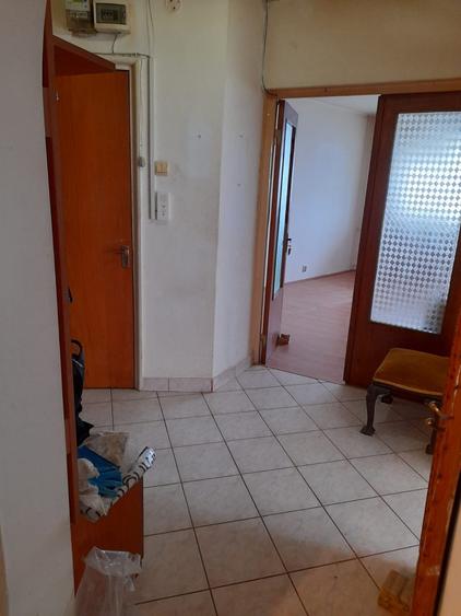 Dna Ghica, bloc reabilitat, 8/10, decomandat, liber, spatios,  doua balcoane - 3