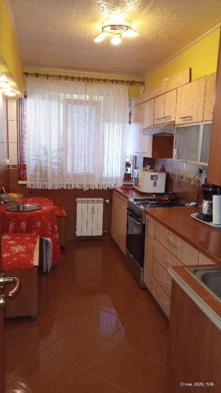 Vând apartament 3 camere - 2