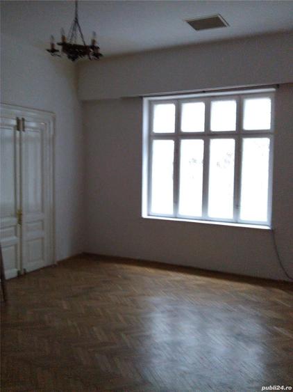 Casă cu 10 camere cu Teren 335 Mp în Cișmigiu