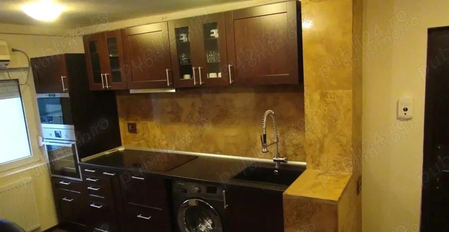Apartament cu 3 camere decomandat în Drumul Sării