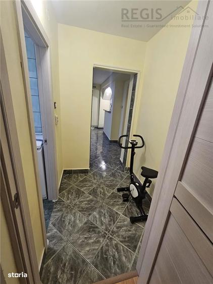 Apartament cu 2 camere, mobilat în Est