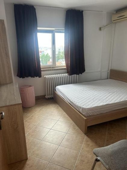 Apartament cu 4 camere decomandat, mobilat în Polonă