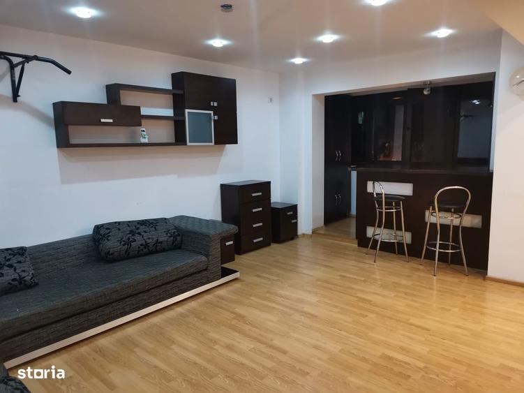 Garsonieră decomandată în Tei
