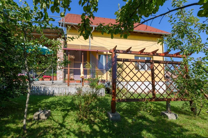 Casă individuală cu 4 camere cu Canalizare în Feleacu