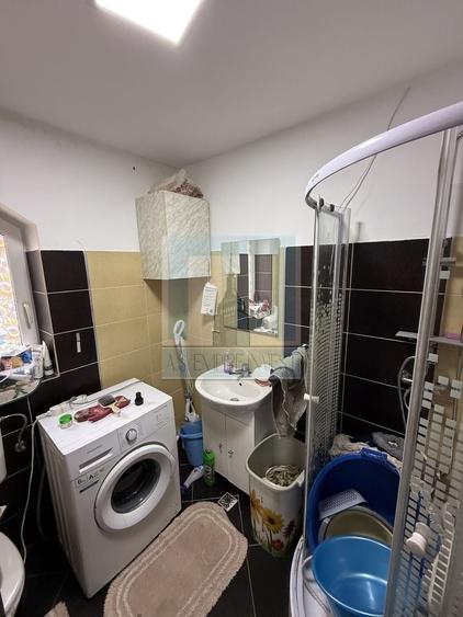 Casă individuală cu 6 camere cu Canalizare în Timișu de Jos
