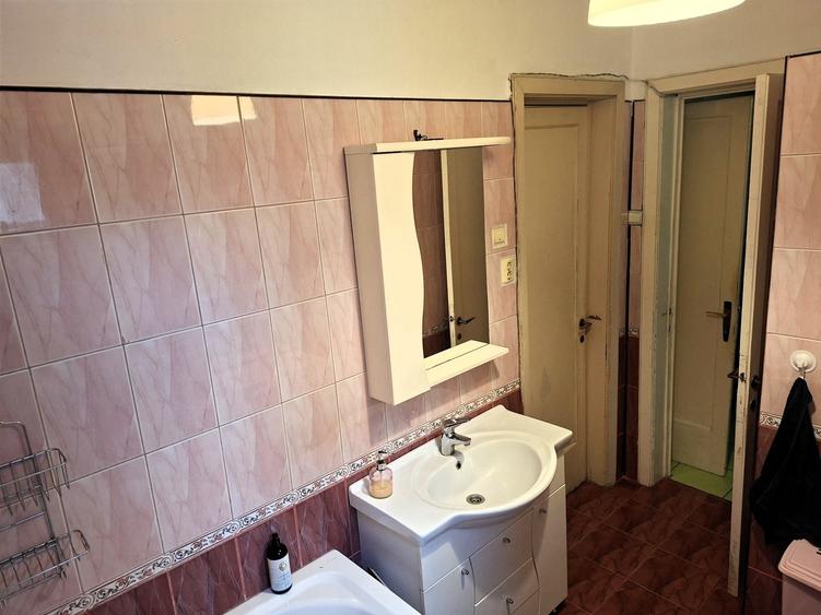 Apartament cu 3 camere decomandat în P-ța Alba Iulia