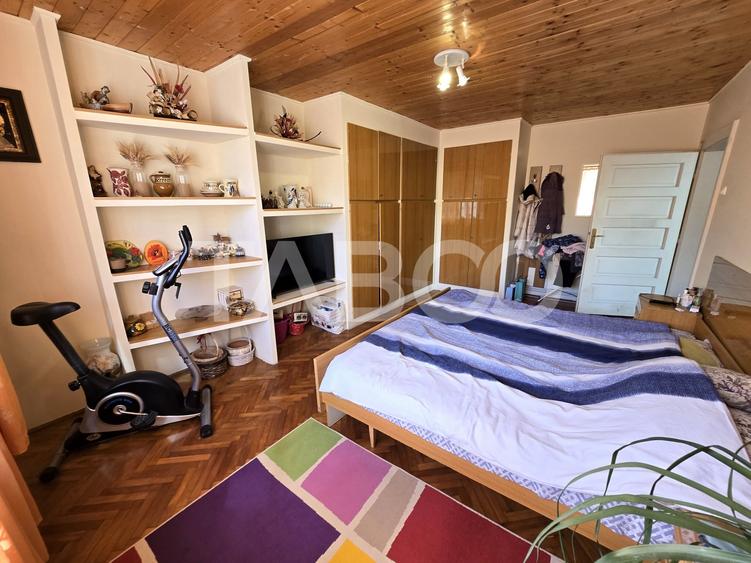 Casă individuală cu 7 camere cu Teren 432 Mp în Lupeni