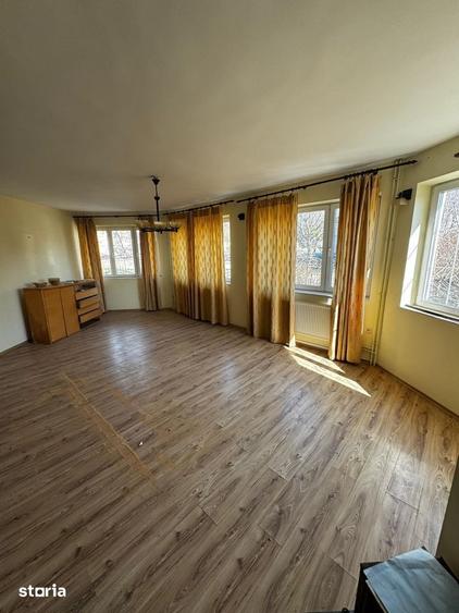 Casă cu 8 camere cu Teren 352 Mp în Ultracentral