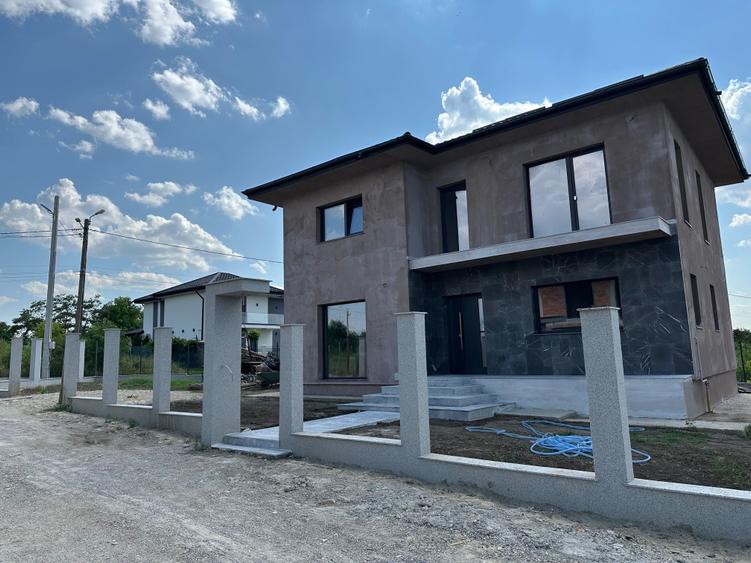 Casă cu 4 camere cu Teren 505 Mp în Granit