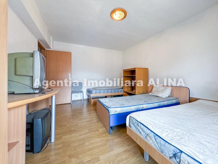 Apartament cu 4 camere decomandat în Decebal