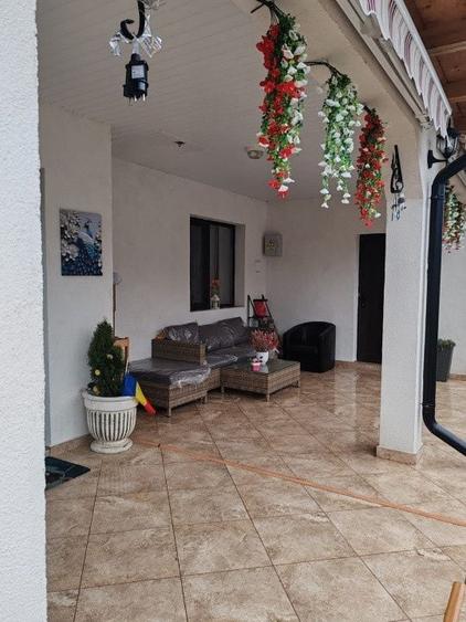 Casă individuală cu 5 camere cu Canalizare în Mânjești