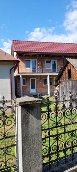 Casă cu 4 camere în Rebra