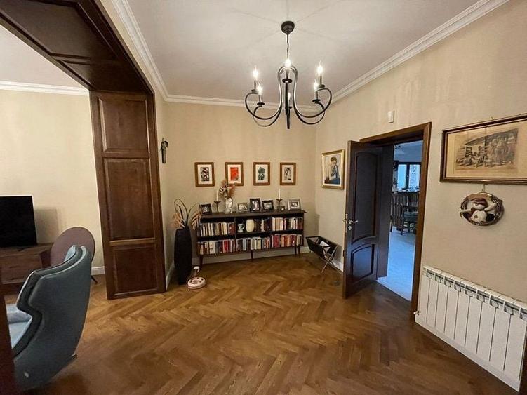 Casă individuală cu 6 camere cu Canalizare în Tineretului