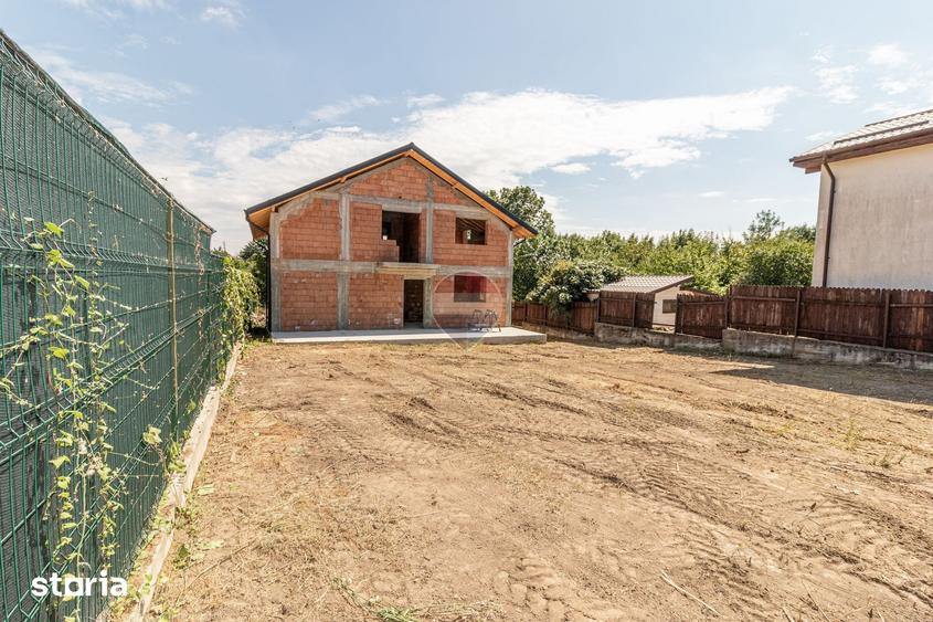Casă cu 5 camere cu Teren 1000 Mp în Balotești
