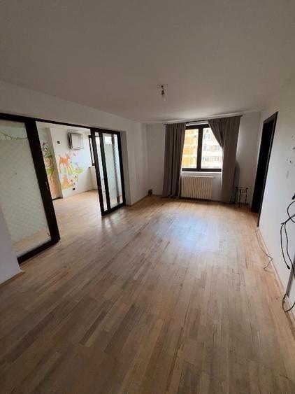 Apartament cu 4 camere decomandat, mobilat în Crângași