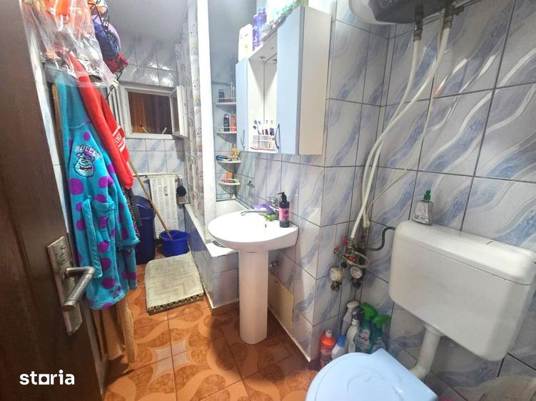 Apartament cu 3 camere decomandat în Aviației