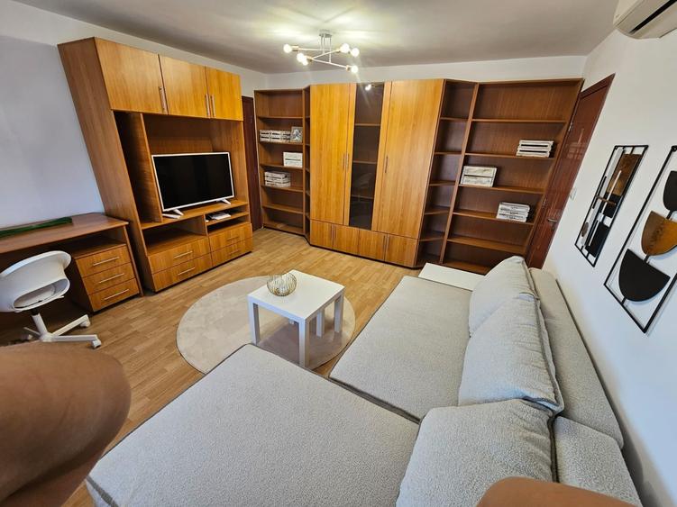 Apartament cu 2 camere semidecomandat în Aradului