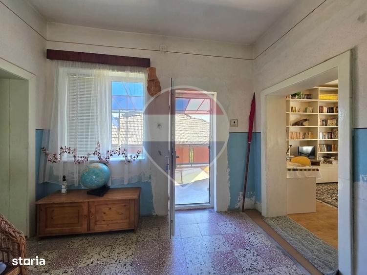 Casă cu 4 camere în Central