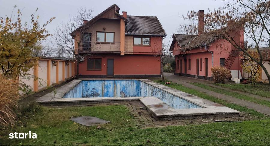Casă cu Teren 2001 Mp în Central
