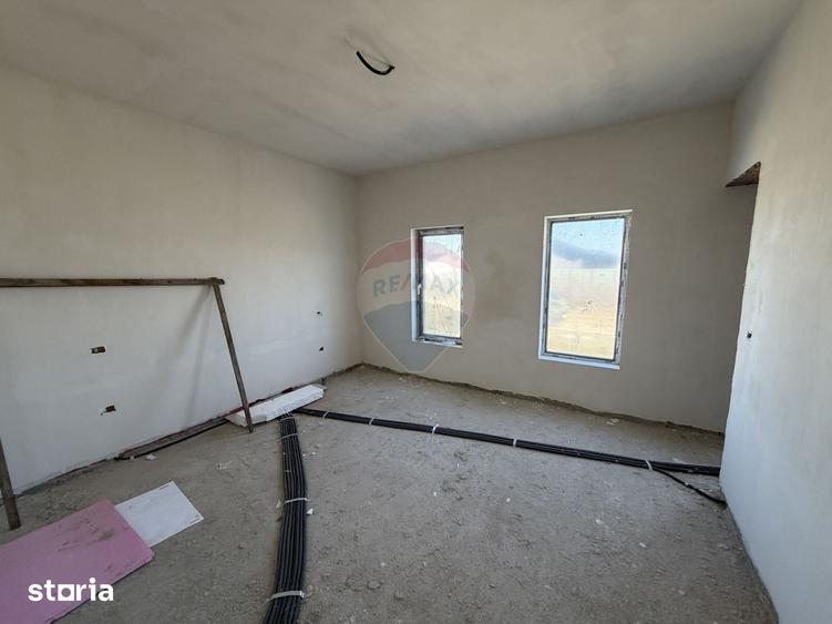 Casă cu 4 camere cu Teren 470 Mp în Câmpineanca