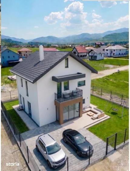 Casă cu 4 camere cu Teren 400 Mp în Central