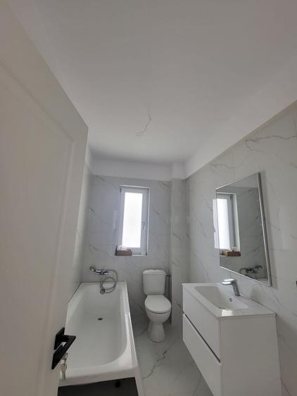 Apartament cu 3 camere decomandat în Exterior Vest
