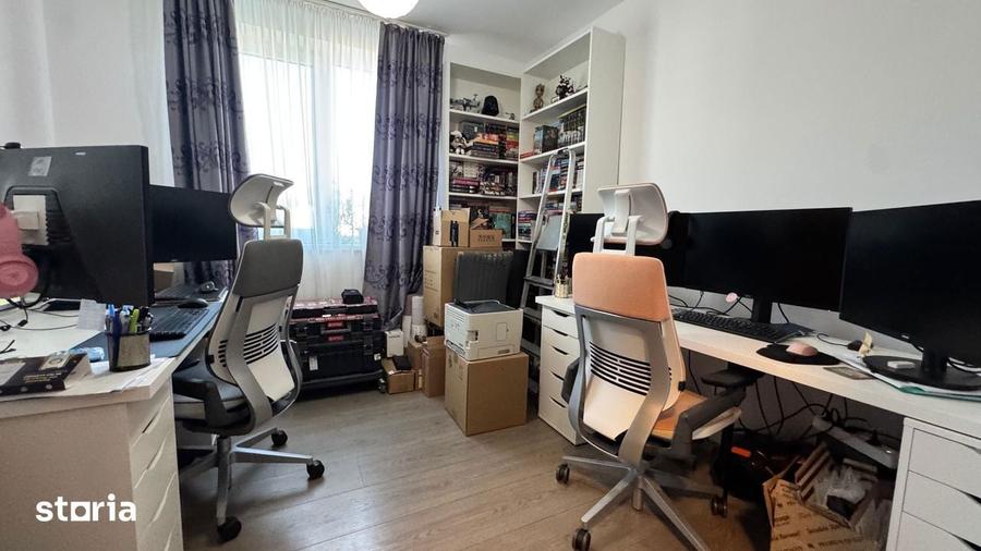 Apartament cu 3 camere semidecomandat în Girocului
