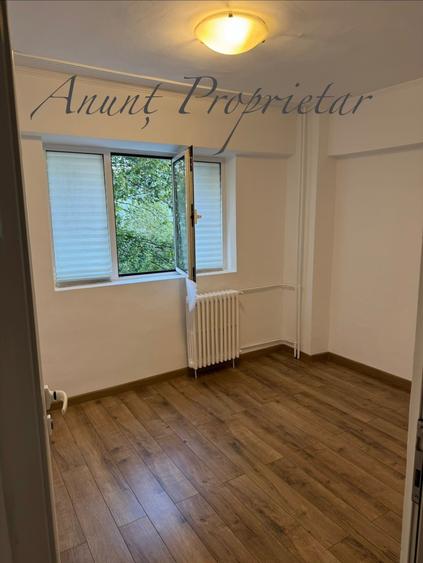 Apartament cu 4 camere semidecomandat în Moșilor