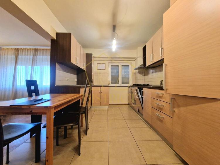 Apartament cu 3 camere semidecomandat, mobilat în Aradului