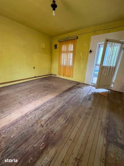 Casă cu 3 camere decomandat cu Teren 1000 Mp în Central