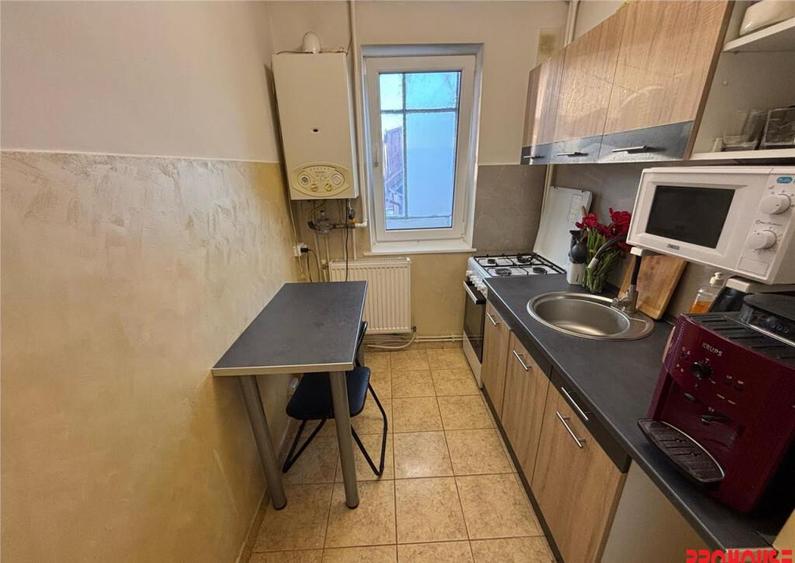 Zona Miron Costin - apartament 3 camere - etajul 2 - 12