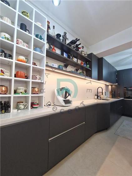 Penthouse, Qualis 2, Tractorul - 12