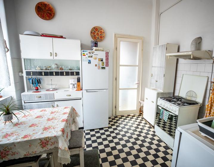 🌿 Oază de liniște în centrul orașului – Apartament 3 camere cu curte, etaj 1 - 4