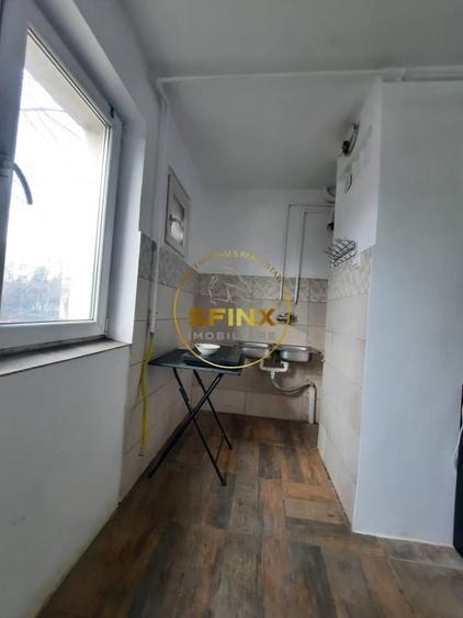 Piata Resita, apartament 2 camere etaj 1 in bloc de 4 etaje, comision zero - 5