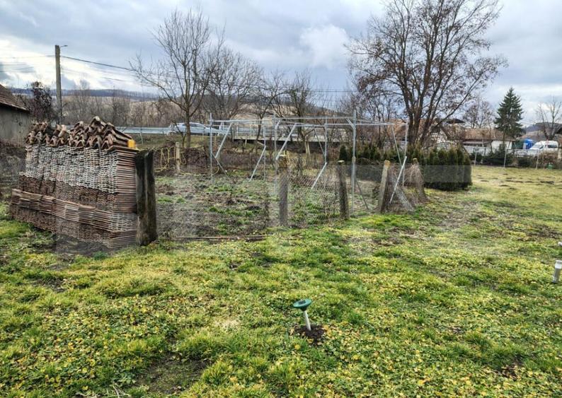 Casa ?araneasca cu 180 mp utili ?i teren de 1360 mp, A - 15