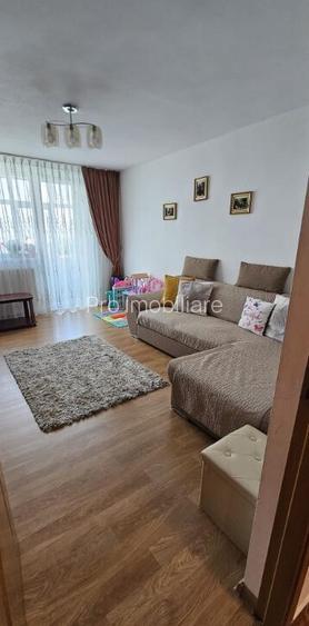 Vand apartament cu 2 camere decomandat