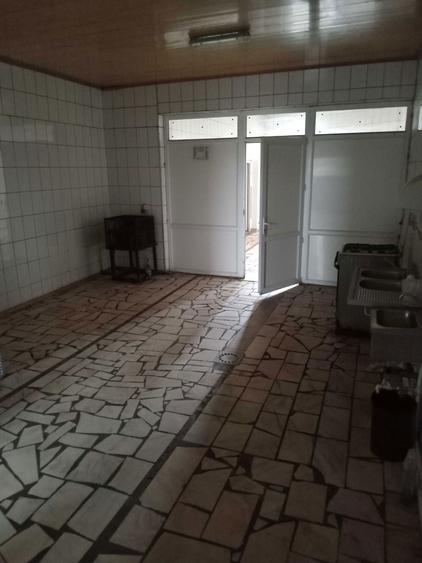 Vand spatiu comercial 350 mp in Ticleni - 8