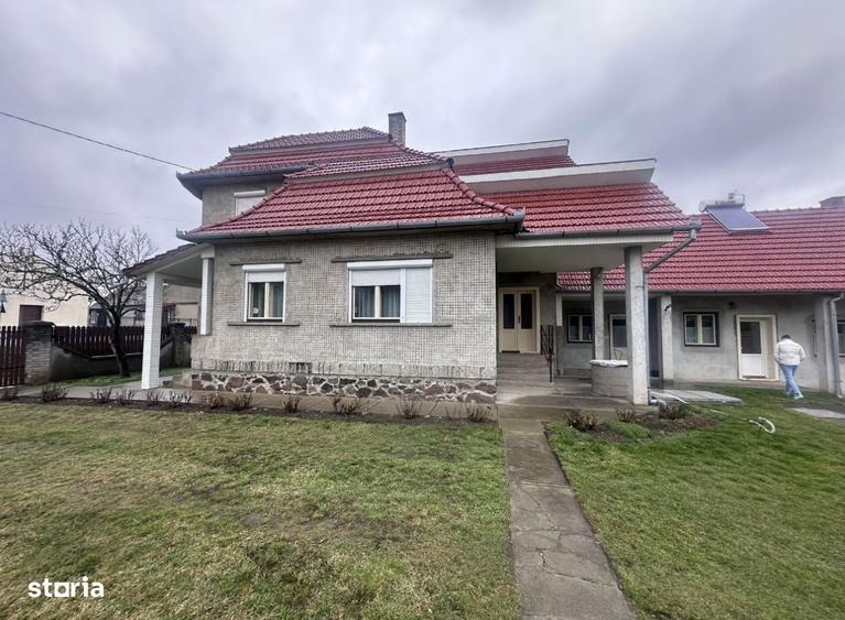 Casa cu etaj in loc linistit - 1