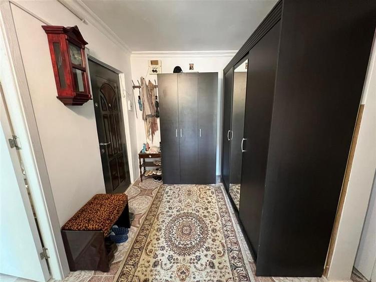 Apartament 3 camere, etaj 3, zona Longinescu - Gara - 13